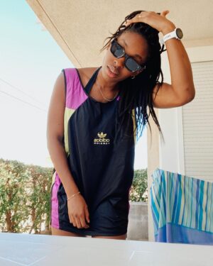 Ana Bokesa Instagram - Pégate un poco…☀️🐠🏄🏾‍♀️🎶