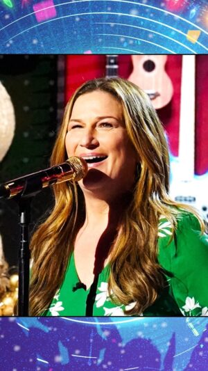 Ana Gasteyer Instagram - “Blank Space” by @taylorswift, but make it Holiday Jazz! #ThatsMyJam @anagasteyer