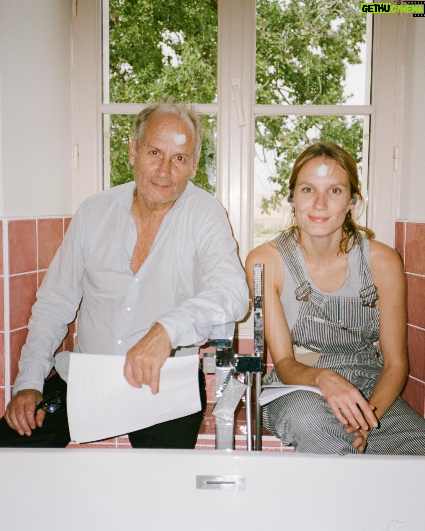 Ana Girardot - 5.5K Likes - “Babyphone” La fiction sonore de @canalplus que j’ai réalisé et produit avec @chapeau.films et @sarahk.l est enfin disponible sur MyCanal !
C’est une immense fierté pour nous de vous présenter ce projet dans lequel nous avons mis beaucoup d’amour et d’envies!
Un milliard de fois merci à toute l’équipe incroyable qu’il y a eu tout autour de ce film! Votre passion et votre force de travail nous a permis d’aller au bout de nos envies et de nos rêves!
❤️
Merci à tous les comédiens pour avoir répondu si spontanément à mon appel et avoir accepté une tête binaural comme partenaire de jeux: @felix.moati @niseematheillaud @lynakhoudri @hipgirardot @cedklap @charlottemangel @jeromepulis @oscarinhos @thomasbunio @sarahk.l @reddoge @lola_pidoux mais aussi @juliepujols @lougirardot @icijesse @isabelotero_off Antonio Otero🍀
Une production: @chapeau.films
Productrices : @sarahk.l @girardotana
Réalisation : @girardotana
Scenario : Mahault Mollaret
1er assistante : @lola_pidoux
Chef ingénieur son : @margauxpeyre
Assistant son : @vincent.rochette
Set design: @oscarinhos
📸🎥: @reddoge
Lieu de tournage : @paraphernalia_studios
Monteur son : @thomasbunio
Mixeur: Alexandre Widmer
Sound design: Alexandre Widmer
Secrétaire de production : @dcnastasia
Lawyer: @lauracohen1015
Accounting society: @cinexperts.associes
Merci infiniment à toute l’Equipe de @canalplus pour leur travail, leur confiance, leur accompagnement !
Rendez-vous sur mycanal pour découvrir le projet, à écouter au calme, avec des écouteurs ❤️