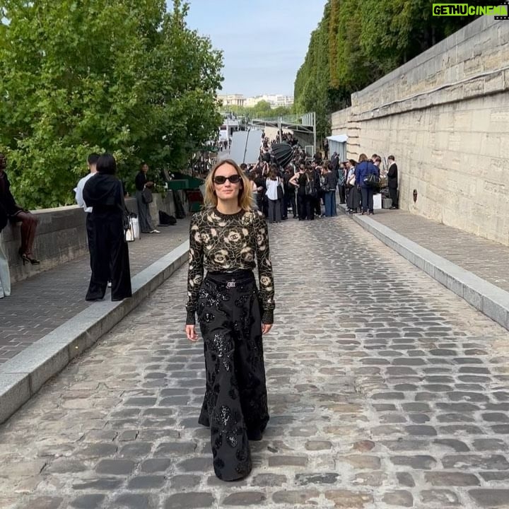Ana Girardot - 5K Likes - Chanel days are always fun days ❤️
@chanelofficial @virginieviard