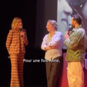Ana Girardot Instagram - Biarritz favorite moments! (Très en retard!) 
1.chaque fois que je quittais la chambre le soir en portant des tenues plus magnifiques les unes que les autres de la maison @chanelofficial et que ça me donnait de la force et de la joie pour monter sur scène. 
2. Le soir ou Léo walk et Rosalie Varda ont cliqué sur leur amour réciproque pour la sculptrice valentine Schlegel et que c’est typiquement là que l’idée de transmission se passe. D’une génération à l’autre. La est tout l’esprit du fesitval. 
3.quand Anna Apter était là et qu’on a pu voir notre film sur grand écran ❤️
4. Quand tous les matins je me réveillais avec l’énergie d’une pile Duracell alors que la nuit avait été courte. Tellement j’étais excitée de toutes les activités du fesitval, de l’arrivée des nouveaux invités de et des projections du jour! Comme Jeanne Herry, Hugo Selignac, Fianso, Cédric Klapisch, Penelope Cruz, Alice Isaaz….❤️
5.Quand Cédric Klapisch est venu au fesitval pour faire une masterclass sur le montage avec sa monteuse Anne Sophie Bion, et qu’avec les membres fondateurs du bureau on buvait ses paroles au dîner d’ouverture. 
6. Le premier concert de la scène OFF du festival. Avec des élèves de l’école des beaux-arts. Un moment suspendue, dans un univers tellement unique. Encore bravo à Clarisse et Sacha et tous les autres pour cette scène alternative. 
8. Ma semaine entière passée avec Solene léger, ma meilleure alliée et ma femme d’affaire préférée 🔥
9. Quand Éric Toledano et Olivier Nakache sont venus présenter « une année difficile » (et que la salle pleine à craquer à donner une standing ovation de 5 minutes au film) et qu’ils étaient accompagnés de Mathieu Amalric et Jonathan Cohen (que j’ai prié pour ne pas rater ce check) 
10. La projection à la petite plage de « nos jours heureux » avec réception les pieds dans le sable et que j’ai vu la tête de notre président, Jérôme Pulis, heureux d’avoir réussi le pari de réussir ce fesitval qui nous tient tellement à cœur et dans lequel on a mis tant d’énergie ☀️ 
10. La vue depuis l’hôtel du palais, un paradis terrestre dans lequel on a pu vivre 5 jours.
Biarritz I miss you !