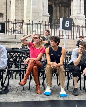 Ana Girardot Instagram - Alexandre!!! Merci infiniment pour cette expérience de folie!!!De pouvoir faire partie de ce film que tu as imaginé il y a seulement 4 mois, de rentrer d me ans ta tête et vivre dans ce décor! On ne se rend pas compte à quel point derrière le podium il y a une montagne de personnes géniales qui œuvrent à réaliser ton rêve! Tu as réalisé l’un des miens, un fantasme caché depuis l’adolescence…! encore merci à toutes les personnes si bienveillantes derrière les rideaux et encore bravo à toutes et tous pour tout ce travail de titan ! Et quel bonheur de marcher dans tes pas @germainlouvet ❤️ j’ai profité De chaque secondes et c’était bon ! @ohmybos you rock! @zzoimage 
🔥 @amiparis je dis oui!