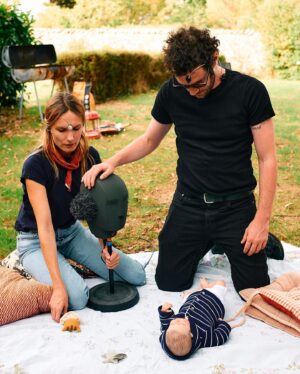 Ana Girardot Instagram - Les coulisses étranges d’un tournage un peu spécial… 
🎬 La fiction sonore d'Ana Girardot a été tournée en décors naturels pour capturer des sons réalistes à 360° grâce à une tête binaurale. 
 
#Babyphone, c'est dispo sur CANAL 