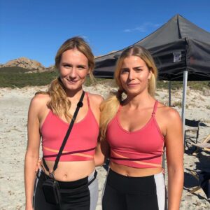 Ana Girardot Instagram - Je suis sûr que Marc est très excité de me retrouver dans cette grande aventure de des aventuriers de Chupacabra! 
Le flambeau ça commence lundi 23 mai à 21h sur @canalplus !!! Be ready! 🌴
@laflamme