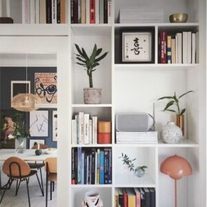 Ana Marques Instagram - Paredes ( portas e janelas) para que vos quero??? 

Pó ara vos emoldurar com estantes… e optimizar o espaço! 

#AMDeco
#deco 
#decoracao 
#homedesign 
#interiores 

Inspiração @pinterest