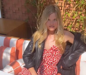 Ana Mulvoy Ten Instagram - 🪽