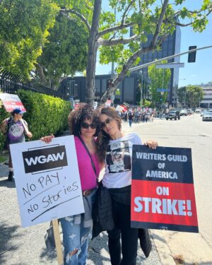 Ana Ortiz Instagram - ¡Presenté! @wgawest @sagaftra #wgastrong #SOLIDARITY