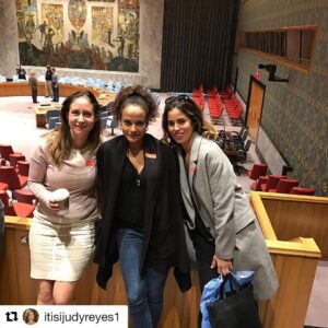 Ana Ortiz Instagram - Getting the lowdown on the #securitycouncil room in the 
#unitednations with @therealanaortiz and @scrappedcamden. Enjoying this profoundly informative tour with our @soundofgol team. Grateful to @unitedhealthcare and @dogoodlivewell for their unyielding support!  #changeishere #whorunstheworld 👑💪🏽