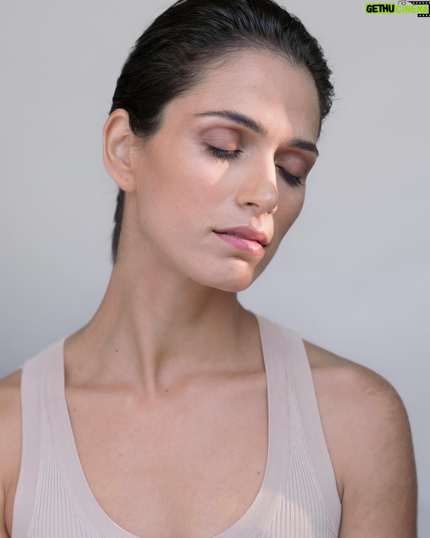 Ana Varela - 2K Likes - Seguimos, dançando entre luz e sombra 🌓
ph @_mariavasconcelos
make&hair @tomperdigao