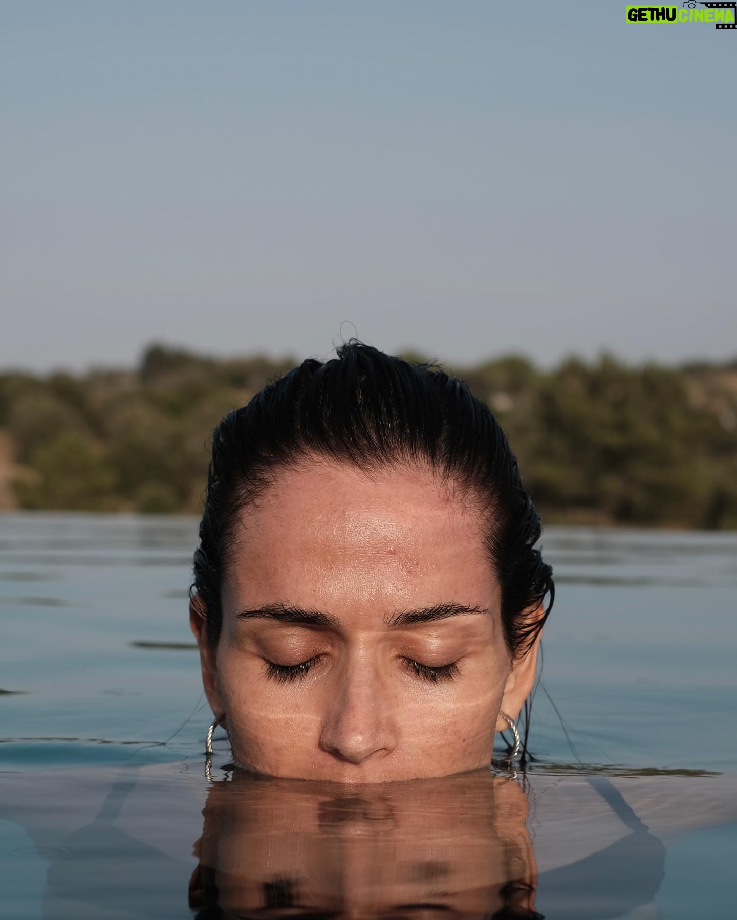 Ana Varela - 2.3K Likes - Under water 💦