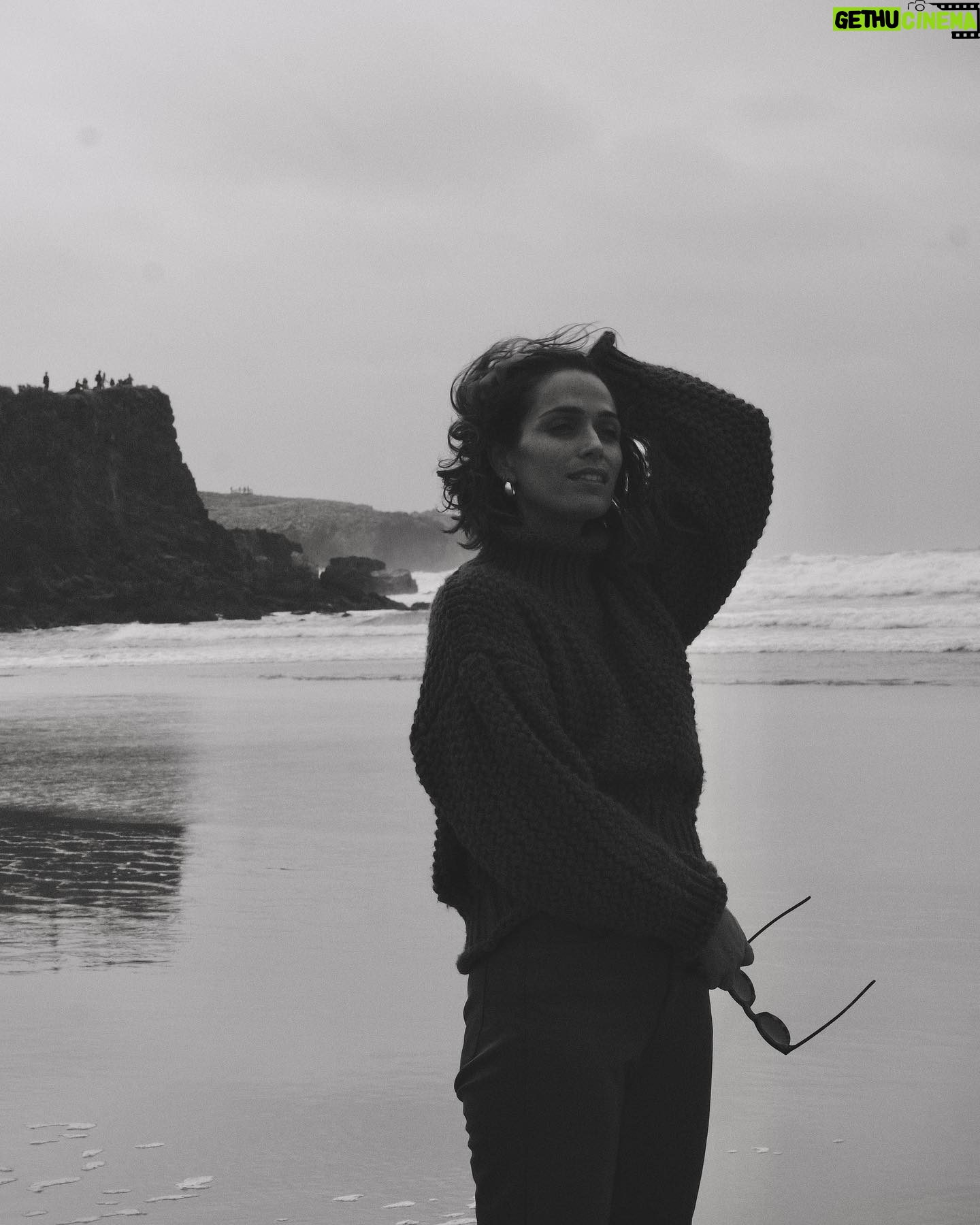 Ana Varela - 2.8K Likes - A vida é feita de ciclos - há muito que o sei. Ainda assim continuo a ser surpreendida com cada volta que a vida decide dar. 😍
Fim de semana de passagem entre ciclos na @casa_bombordo para, entre o mar e a serra da Carrapateira, agradecer muito a tudo o que foi e abrir o coração a tudo o que aí vem. 🙌🏻
Em breve conto-vos tudo. 🤍
#newbeginnings #trust