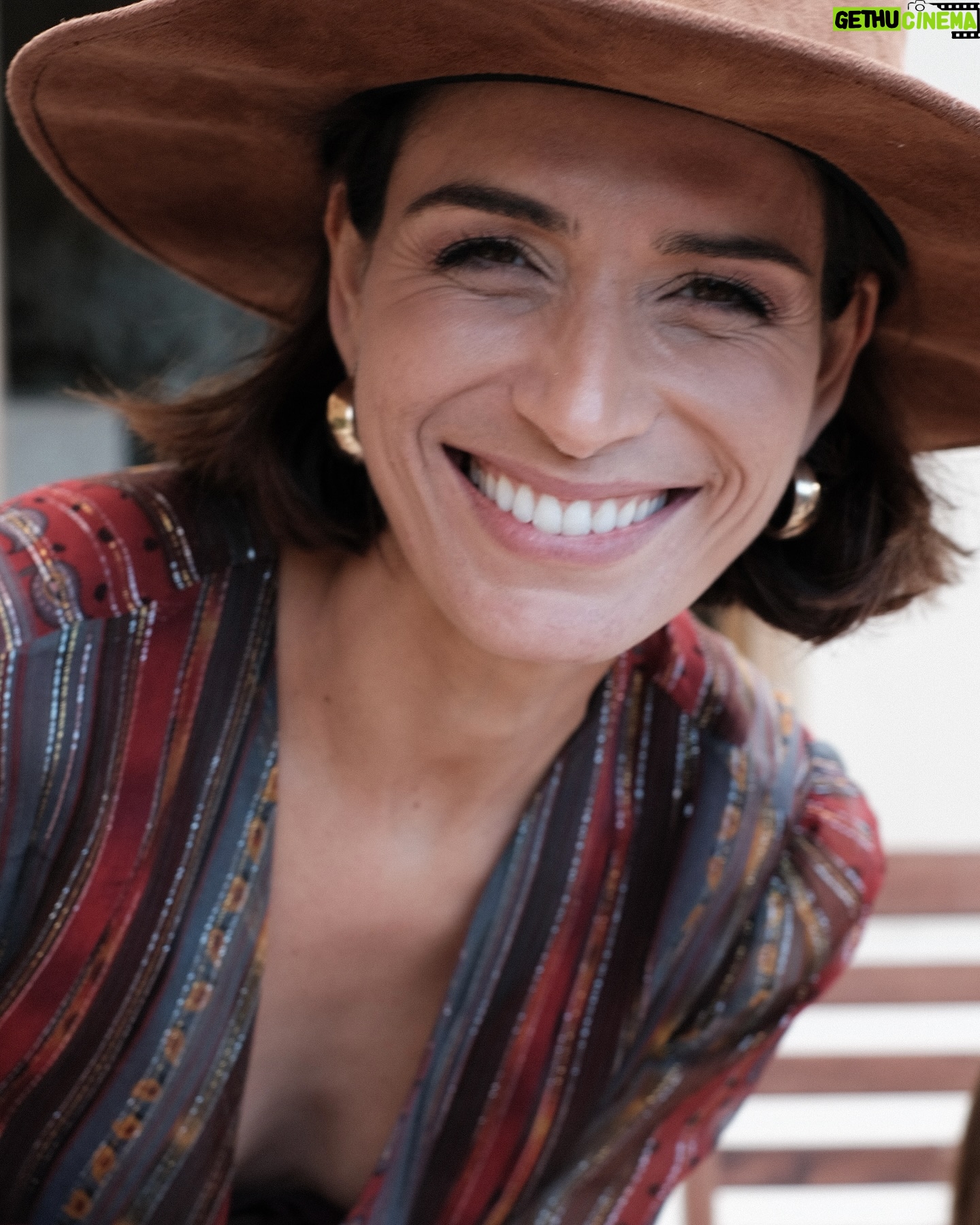 Ana Varela - 2.2K Likes - Achei que esta devia ir para o feed para assinalar o dia de ontem, rodeada de amigos e família 🎂😃 Os meus olhos gigantes, ficam bem pequeninos quando estou feliz 😁♥️