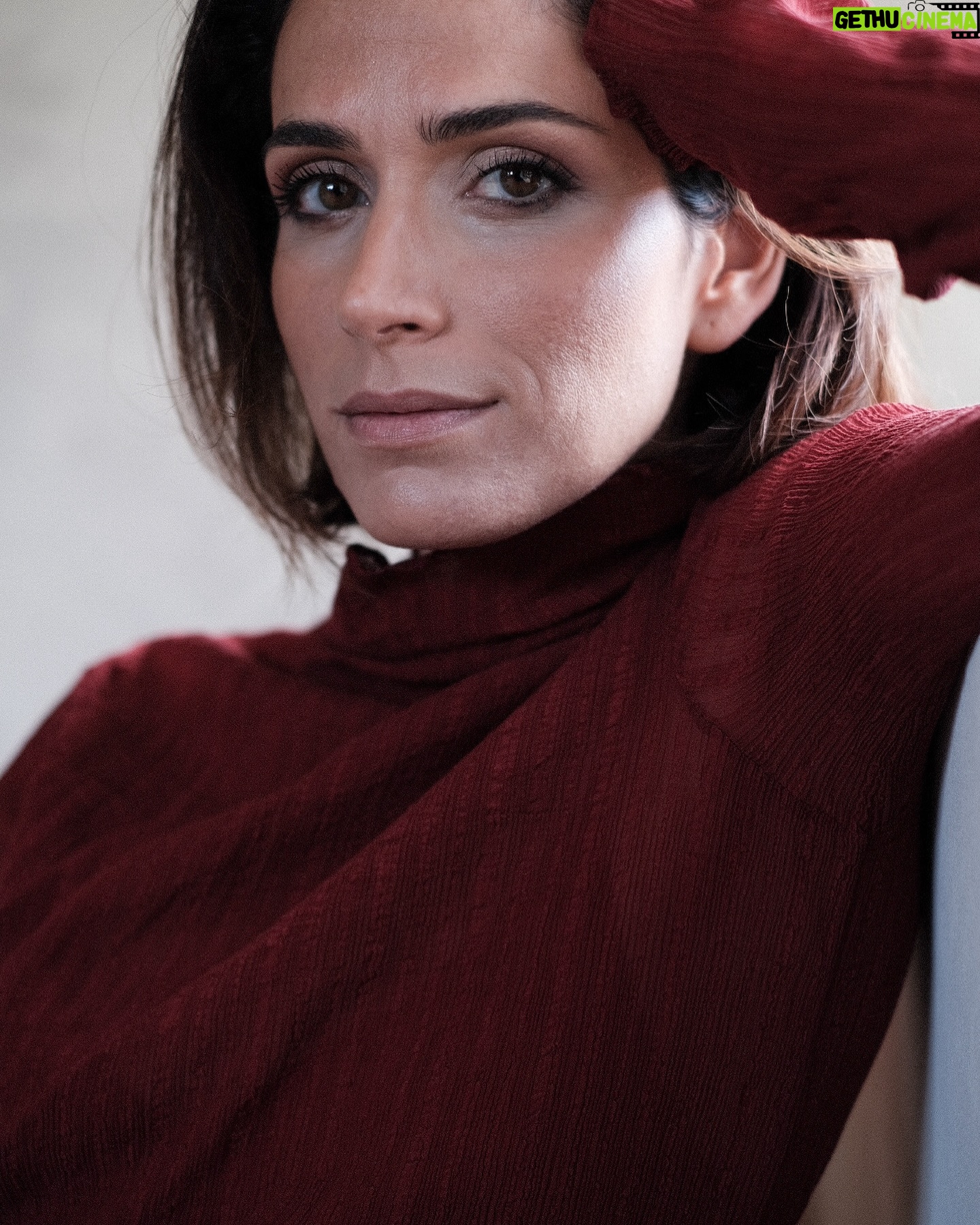 Ana Varela - 2.4K Likes - Livre para pensar. Livre para falar. Livre para escolher. Livre para ser. Mulher. ❤️
#25deAbril #25deabrilsempre