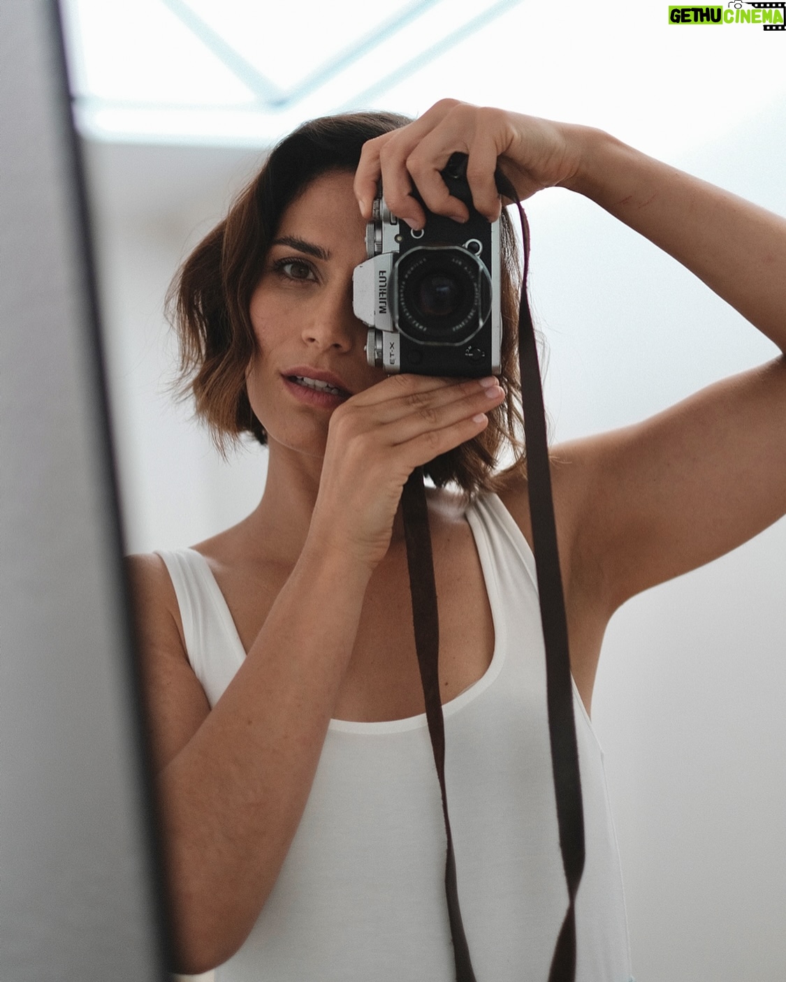 Ana Varela - 2.5K Likes - Auto-retrato nas horas de espera 🌀