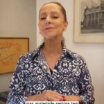 Ana Botafogo Instagram - Vocês sempre me perguntam sobre como lido com a ansiedade antes de entrar no palco. E hoje decidi compartilhar um pouco sobre isso com vocês. Afinal, mesmo depois de tantos anos, ainda sinto aquele frio na barriga antes de cada apresentação. Mas, como sempre digo, somos todos humanos e é normal sentir esse nervosismo. Neste vídeo, compartilho algumas dicas que me ajudam a passar por esse momento com mais tranquilidade. Espero que gostem e que essas dicas também possam ajudar vocês. 💖✨ #AnaBotafogo #Dicas #Ansiedade #Dança