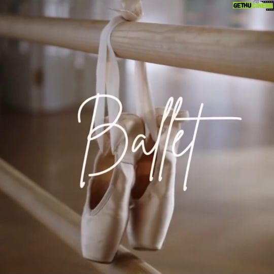 Ana Botafogo Instagram - O ballet é muito mais do que apenas uma forma de dança, é uma verdadeira arte que transmite magia e emoção para todos os que a apreciam. E quando se trata de ballet, a escolha da roupa é fundamental! Ela pode influenciar diretamente em sua performance e trazer ainda mais beleza e elegância para sua apresentação. Na Ana Botafogo Maison, temos peças confortáveis, duráveis e que valorizam cada movimento do corpo, para que vocês possam se expressar com toda a liberdade e confiança. Sigam @anabotafogomaison para conferir as coleções. Afinal, o ballet é uma arte completa que merece ser vivida com muito amor e dedicação! #anabotafogomaison #roupasdeballet #modadoballet #dança #bailarina #bailarino #arte #magia #carinho #performance #elegância