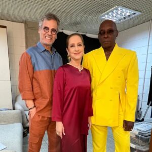 Ana Botafogo Instagram - Estamos prontos e contando os minutos para entrar em cena no Dança dos Famosos! 💃🕺 
Já comecem suas preparações para assistir o programa! 🌟 #DançaDosFamosos #ProntosParaBrilhar #PaixãoPelaDança #AnaBotafogo