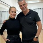 Ana Botafogo Instagram - Ainda sobre o Festival Internacional de Valinhos. Obrigada pelo carinho de todos e por serem difusores da arte da dança. Que alegria e honra de participar de equipe de jurados tão renomados e referências em nosso segmento. Paula Castro, Yosvani Ramos, Ana Julia Bermudez, Niurka Naranjo Obrigada por este lindo encontro! Obrigada a Prefeita Lucimara por entender que a dança é um instrumento de transformação e união! Premiados da última noite @festivalinternacionalvalinhos Fotos com jurados no palco e mesa dos jurados Visita ao Centro Cultural Vicente Musselli Foto com Secretário de Cultura Ricardo do Vale Foto com a Prefeita Lucimara