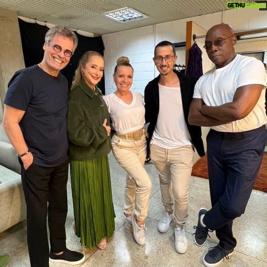 Ana Botafogo Instagram - Os bastidores de hoje foi assim! Em breve vou deixar aqui pra vocês mais detalhes desse programa maravilhoso e de todas as apresentações!! Quem assistiu? Comente aqui 👇🤗 #AnaBotafogo #domingão #dançadosfamosos #lucianohuck #Bastidores