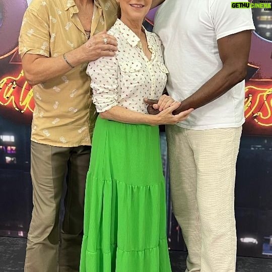 Ana Botafogo - 1.4K Likes - 🕺💃 O que está rolando por aqui? Bastidores intensos da Dança dos Famosos! Estamos contagiados pela animação. E vocês?
Não percam o programa, vem muita energia e dança por aí! 🔥
#DançaDosFamosos #bastidores #domingão #carlinhosdejesus #AnaBotafogo