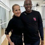 Ana Botafogo Instagram - Ainda sobre o Festival Internacional de Valinhos. Obrigada pelo carinho de todos e por serem difusores da arte da dança. Que alegria e honra de participar de equipe de jurados tão renomados e referências em nosso segmento. Paula Castro, Yosvani Ramos, Ana Julia Bermudez, Niurka Naranjo Obrigada por este lindo encontro! Obrigada a Prefeita Lucimara por entender que a dança é um instrumento de transformação e união! Premiados da última noite @festivalinternacionalvalinhos Fotos com jurados no palco e mesa dos jurados Visita ao Centro Cultural Vicente Musselli Foto com Secretário de Cultura Ricardo do Vale Foto com a Prefeita Lucimara