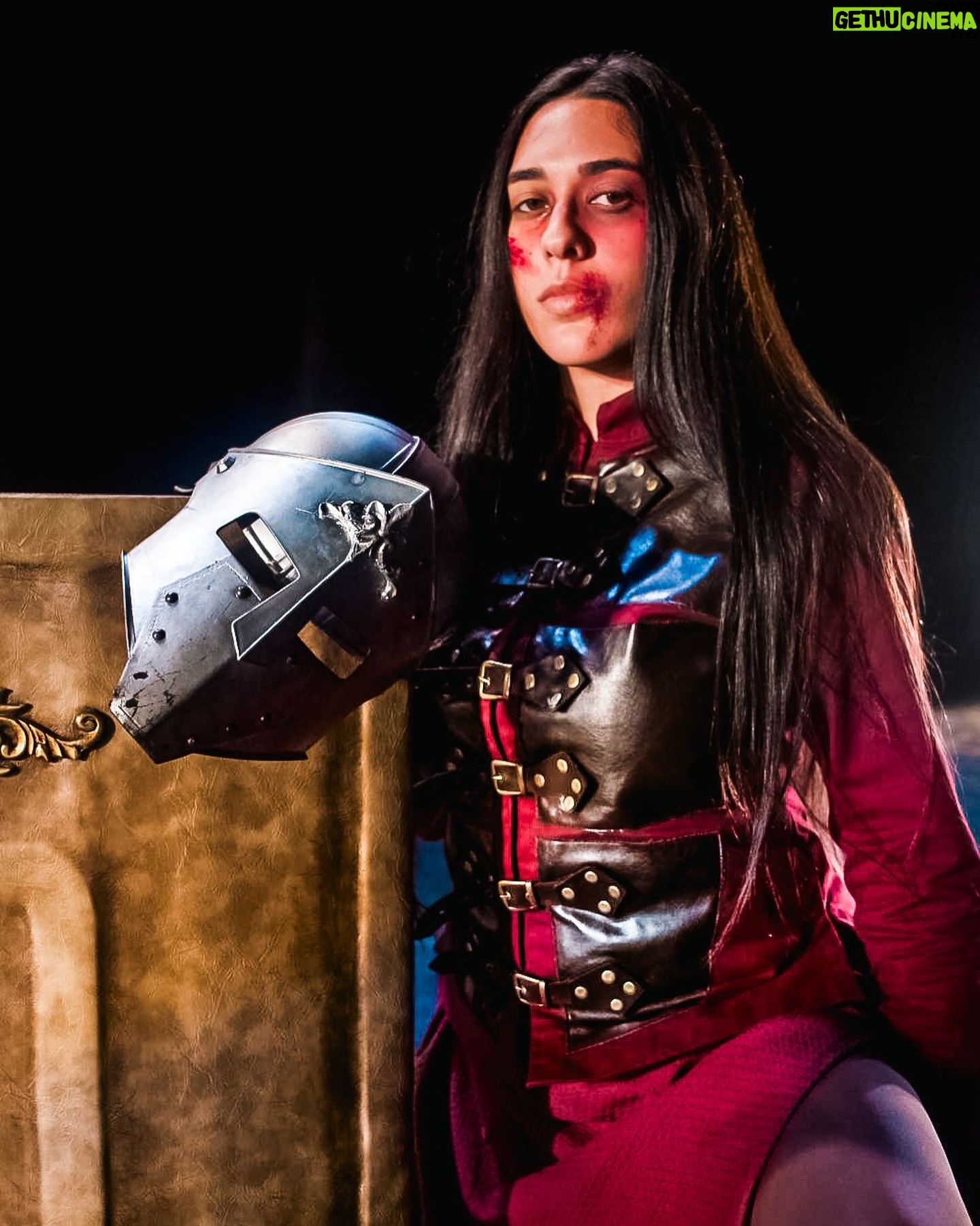 Ana Botafogo Instagram - Nada melhor para celebrar o término da temporada no @teatrocasagrande do que essas lindas fotos realizadas nesse palco tão importante pelas lentes de @lipemachadodesign. Dá para sentir a energia de Othelo passando por cada um desses cliques, não é mesmo!? O que acharam? 🖤 Patrocínio master @petrobras @minc #PetrobrasCultural