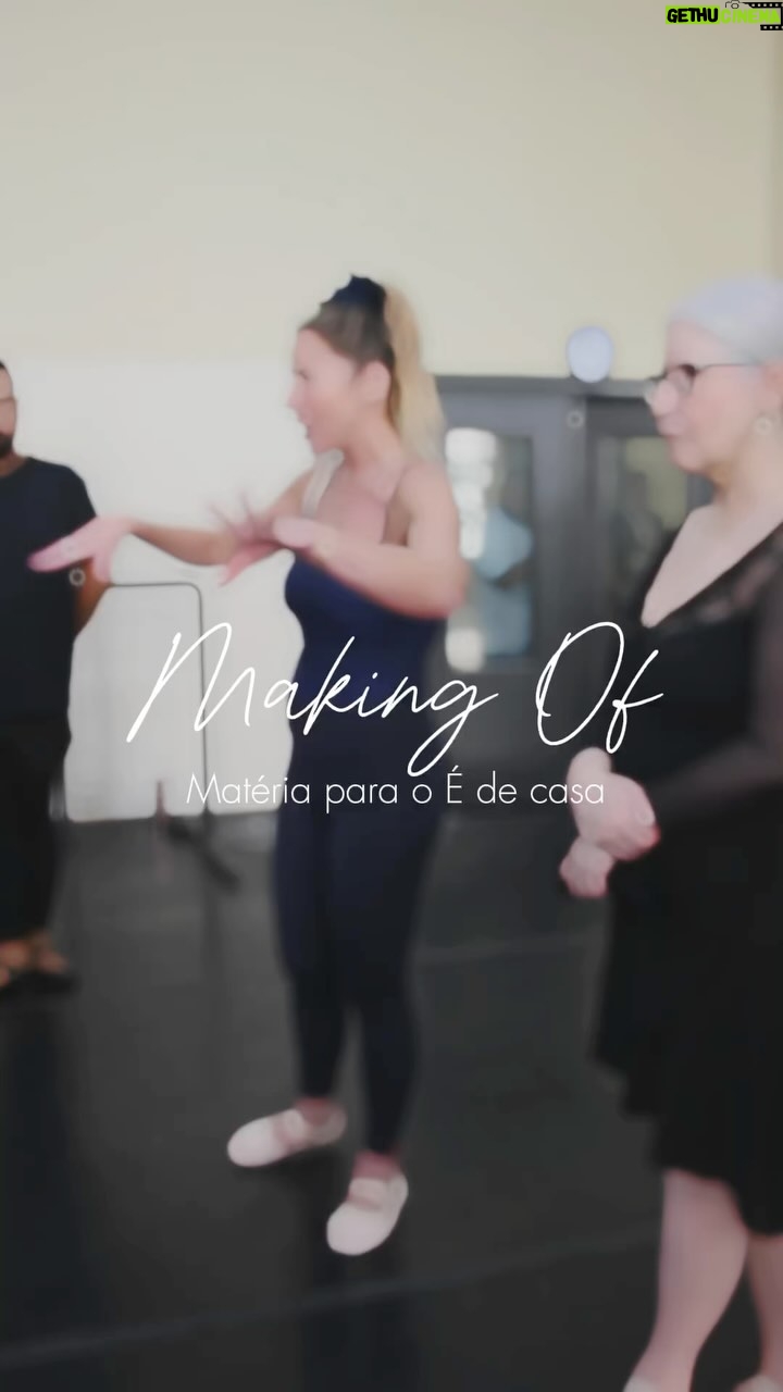 Ana Botafogo Instagram - #MakingOf de milhões Aulão do Bem no @theatromunicipalrj No @edecasanasredes por essa equipe linda: @luizazveiter @carol_cypriano Caio Mendonça Professoras @claudiafreitasballet @mirianlobo_balletsenior Madrinha do projeto @anabotafogooficial Pianista @gladys.rodrigues.376 Registros @mari.salles.balletphoto #balletaos60 #balletparatodos #balletadulto #etarismo #inclusão #solidariedade #edecasa
