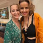 Ana Botafogo Instagram - Olá pessoal ! Não percam as últimas apresentações da peça “Ser Artista “ de Marcus Montenegro e Regiana Antonini no Rio de Janeiro. Teatro dos 4. Shopping da Gávea. Com a delicada direção de Beth Goulart. Leona Cavalli dá um show de interpretação tendo como parceiro Anderson Müller q impressiona no papel de Montenegro. Imperdível qd se pensa em homenagear as grandes Divas do teatro brasileiro. Bravo Leona! @montenegrotalentsoficial @leonacavalli @mulleranderson @bethgoulartoficial #serartista