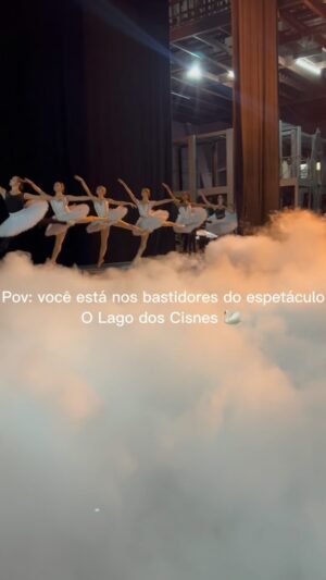 Ana Botafogo Instagram - Estamos contando os dias para o espetáculo O Lago dos Cisnes 🦢 Confira um pouco do nosso ensaio de hoje no Guairão.

#Curitiba #OLagodosCisnes #TeatroGuaíra