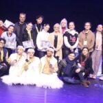 Ana Botafogo Instagram - Ainda sobre o Festival Internacional de Valinhos. Obrigada pelo carinho de todos e por serem difusores da arte da dança. Que alegria e honra de participar de equipe de jurados tão renomados e referências em nosso segmento. Paula Castro, Yosvani Ramos, Ana Julia Bermudez, Niurka Naranjo Obrigada por este lindo encontro! Obrigada a Prefeita Lucimara por entender que a dança é um instrumento de transformação e união! Premiados da última noite @festivalinternacionalvalinhos Fotos com jurados no palco e mesa dos jurados Visita ao Centro Cultural Vicente Musselli Foto com Secretário de Cultura Ricardo do Vale Foto com a Prefeita Lucimara