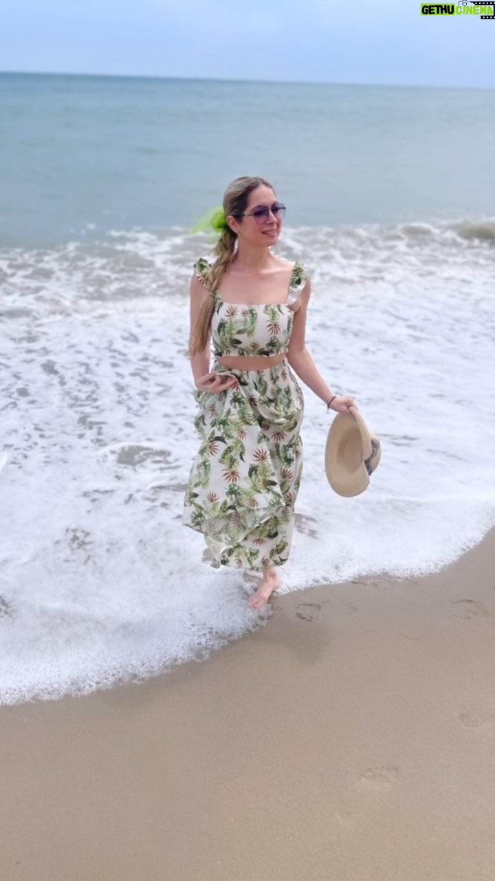 Anaís Instagram - Ser feliz no es mi meta, la felicidad es el camino por el que transito todos los días de mi vida, como todos, encuentro obstáculos donde tengo que hacer paradas pero siempre retomo mi camino con una sonrisa ❤️ feliz inicio de semana mis amores ❤️ #anais #losangeles #santamonica #love #blessed #chinolita #beach #happiness