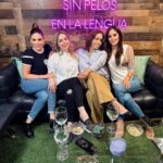 Anaís Instagram - Mis amores ya nos siguen en @sin.pelos.en.lalengua ??? Escucha nuestro podcast a través de todas las plataformas y síguenos en nuestro canal de YouTube #sinpelosenlalenguapodcast Nuestra invitada de lujo @kekaruocco nos dice si es cierto eso que dicen “De la moda lo que te acomoda”