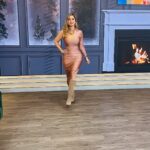 Anaís Instagram - Feliz martes mis amores ❤️ que les parece este lindo vestido de @atouchofkat 😍 y las joyas divinas de mi @alejandragarciacollection están preciosas verdad ? 😍😍 #anais #love #blessed #losangeles #fashionista