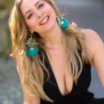 Anaís Instagram - Así de feliz comienzo una nueva semana mis amores ❤️invitándolos a que me sigan en el podcast @sin.pelos.en.lalengua y #finanzasparaticonpalazzi son dos podcast donde aprenderán mucho y además se van a pasar un rato muy agradable, búscanos en YouTube y suscríbete. @carlospalazzifinances @armidaoficial @laflakamx 📸 @dawlinphotography 💎 @alejandragarciacollection #anais #losangeles #blessed #love #podcast #chinolita