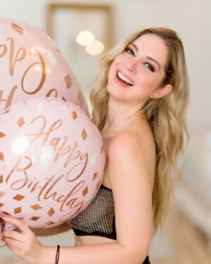 Anaís Instagram - Gracias a todos por sus mensajes y llamadas en esta nueva vuelta a sol ❤️ #anais #love #blessed #losangeles #birthdaygirl