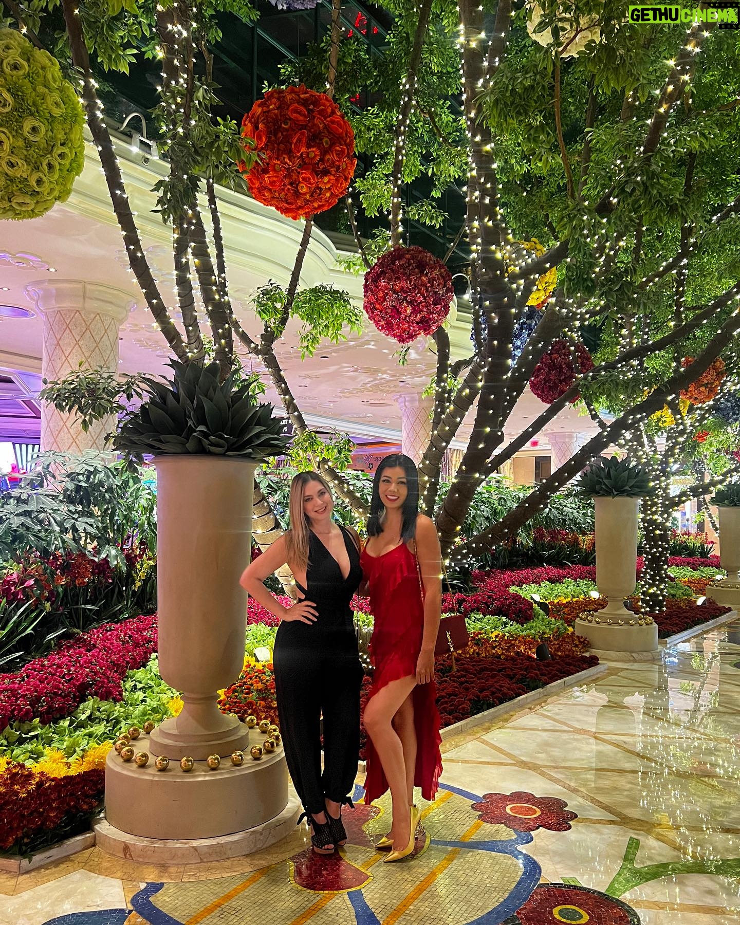 Anaís Instagram - Happy weekend mis amores ❤️ #fries #anais #love #blessed #lasvegas #wynn #losangeles @mariaeanayatv