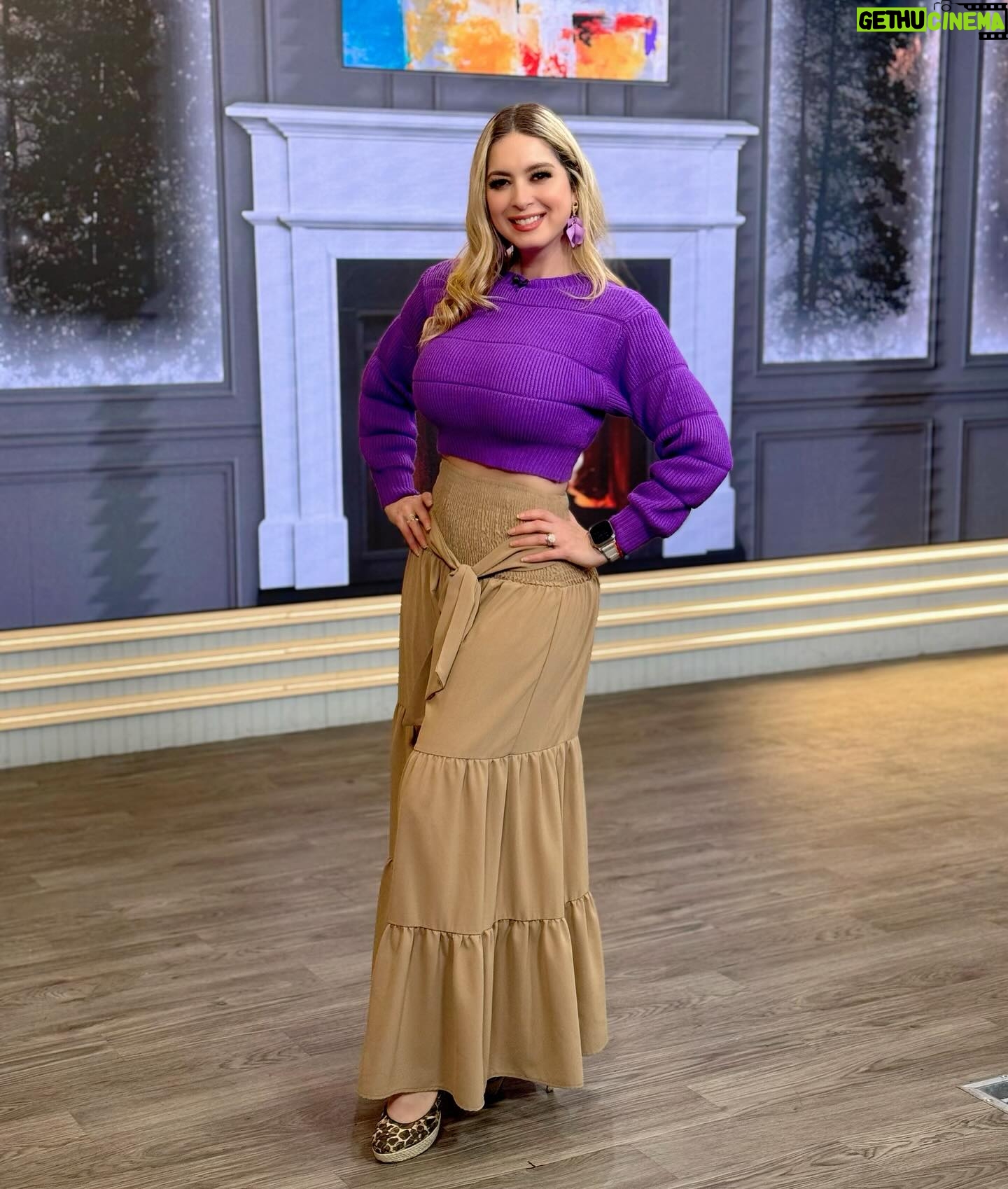 Anaís - 12.9K Likes - Feliz martes mis amores 💜 #anais #blessed #losangeles #chinolita #love #california #mañanalatina #visionlatinala
