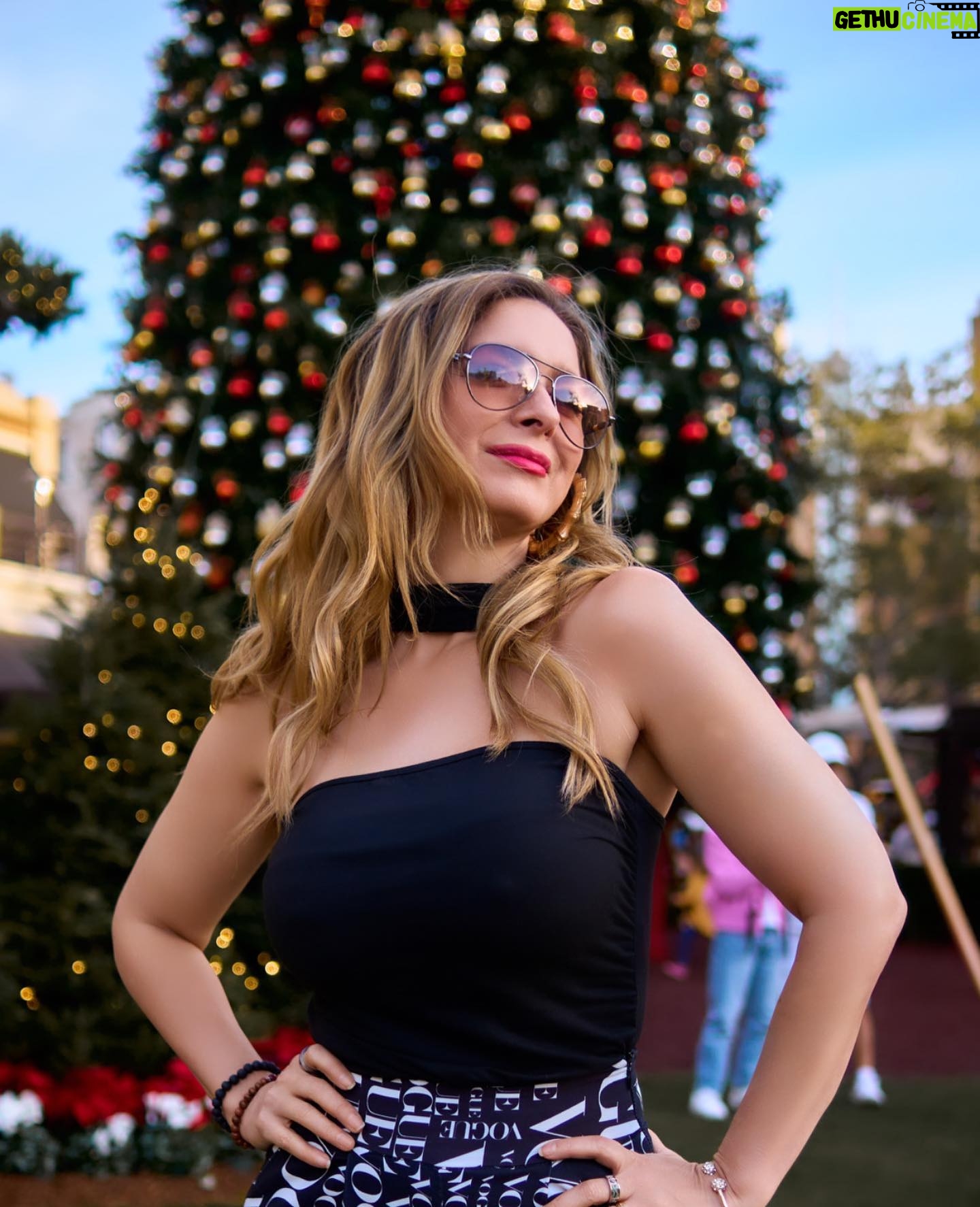 Anaís - 12.2K Likes - Hoy con la llegada de los reyes magos, cerramos lo que llamamos temporada navideña; si bien para unos es tiempo unión entre familias y amigos, para otros es de vacaciones, fiestas y regalos, pero para todos es tiempo de nacimiento, para quienes creemos en Dios, celebramos su existencia y vemos nacer un nuevo año que nos deja esperanza y el comienzo de oportunidades nuevas, cualquiera que sea tu motivo de celebración, vive intensamente cada minuto y haz que valga cada día de tu vida ♥️ #anais #anaissalazar #anaissalazar.com #blessed #chinolita #losangeles