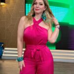 Anaís Instagram - Y cuando menos te lo esperas, la vida si es color rosa 🩷 feliz noche mis amores 🩷 #anais #love #losangeles #blessed 👗 @atouchofkat 💎 @alejandragarciacollection