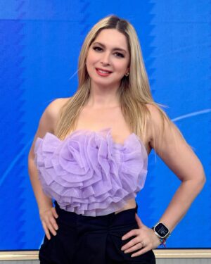 Anaís Instagram - Con mucha alegría les cuento que cierro este 2023 integrándome a la familia de @visionlatinala ❤️ los invito a que me acompañen junto a muy queridos  compañeros @kevenramirez @melissa.martinez.oficial @cristinacastroficial , las mañanas de lunes a viernes de 9 a 12 donde les llevaremos lo mejor del entretenimiento en @mananalatinaoficial ; es muy grato para mi ser parte de una empresa joven con un crecimiento increíble y estoy segura que juntos haremos grandes cosas, sepan que además de los Estados Unidos llegamos a México y Canadá en televisión abierta, este 2024 vamos con todo 🙏🏻❤️ #anais #losangeles #mañanalatina #visionlatina #blessed #love