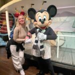 Anaís Instagram – Mickey y yo ❤️ #anais #love #blessed #disney #california #losangeles