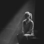 Anaïde Rozam Instagram - Hier c’est aux @foliesbergere_officiel que @benmazue, @robinnotte, @clementnilemsimounet ont rempli le cœur des gens..et le mien était gonflé à block de pouvoir monter sur scène pour interpréter la chanson Semaine A/Semaine B 💕 merci pour cette expérience c’est gravé! Merci @sophiebrandet pour les photos 🙏🏼 Bravo @emma.ptrs 😘