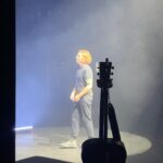 Anaïde Rozam Instagram - Hier c’est aux @foliesbergere_officiel que @benmazue, @robinnotte, @clementnilemsimounet ont rempli le cœur des gens..et le mien était gonflé à block de pouvoir monter sur scène pour interpréter la chanson Semaine A/Semaine B 💕 merci pour cette expérience c’est gravé! Merci @sophiebrandet pour les photos 🙏🏼 Bravo @emma.ptrs 😘