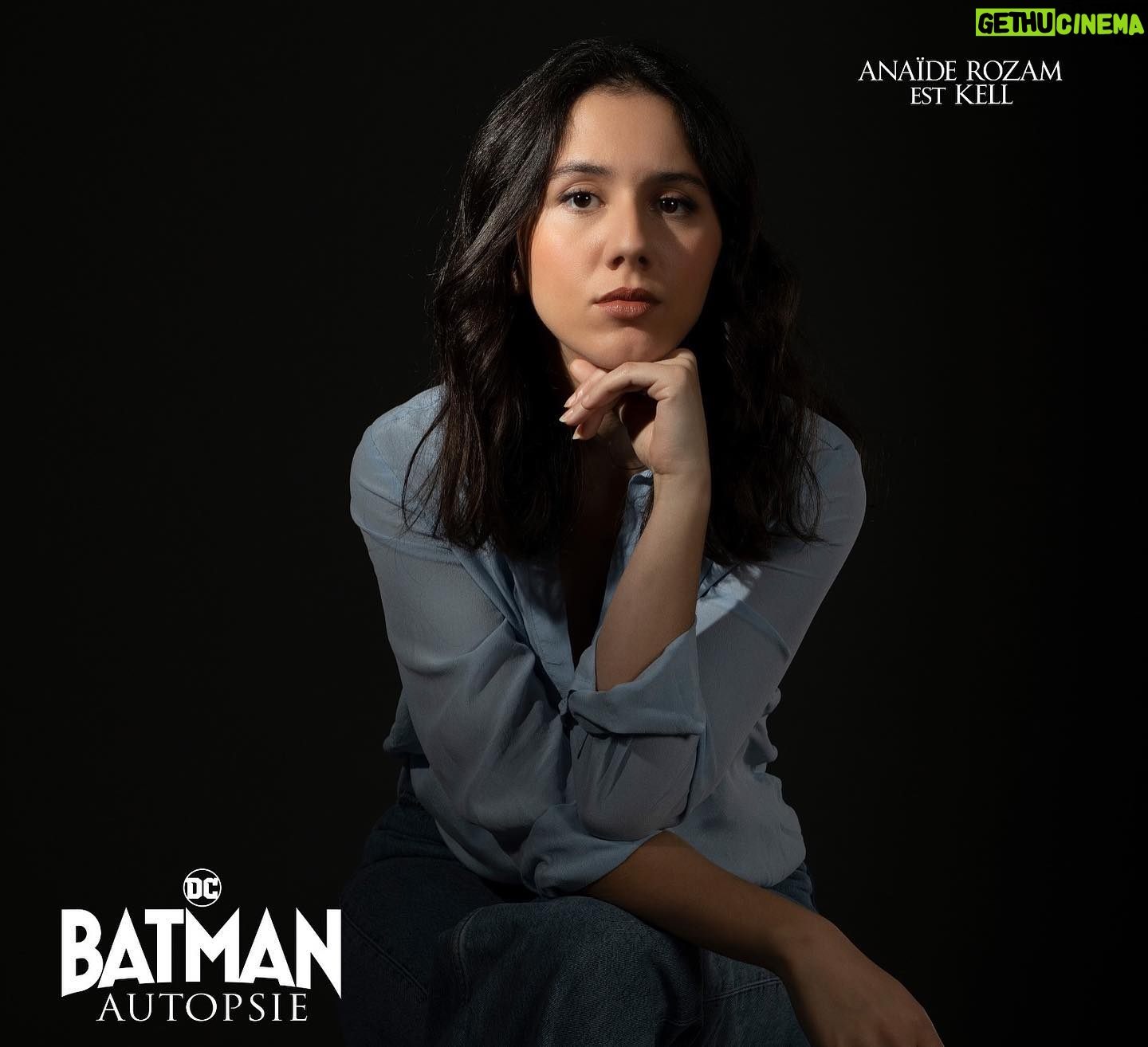 Anaïde Rozam Instagram - Batman Autopsie, première série audio Spotify Original sur l’univers de Batman est à découvrir en exclusivité dès maintenant (lien en bio) 🤍 sortie simultanée en 9 langues, épisode 1 & 2 dispo !! Réalisée par l’unique @douglasattal et écrite par David S. Goyer, produite par @emmajavaux de Une Fille Production Avec les génialissimes @dalibenssalah @juliapiaton @shirineboutella @girardotana #andredussolier #laurentstocker @claire_hazan_ @anaisdupuis @juliejuc 🙏🏼 Bonne écoute 🦇