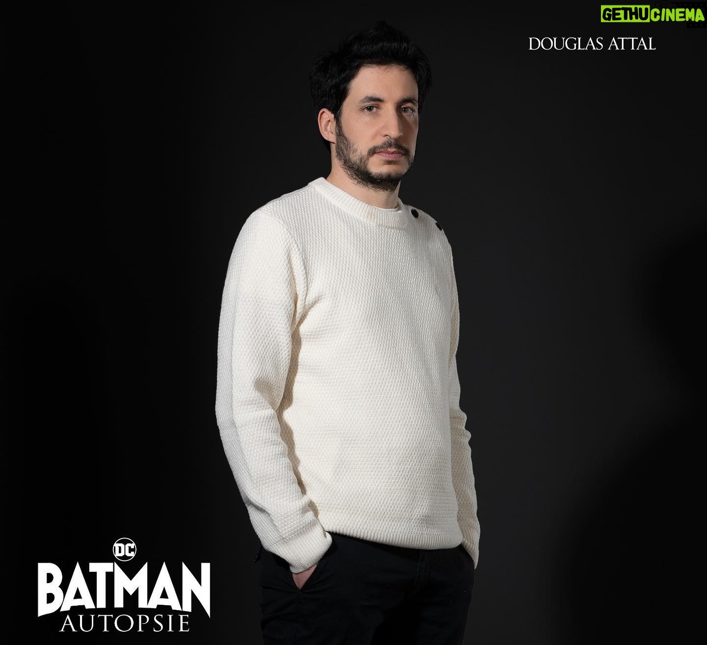 Anaïde Rozam Instagram - Batman Autopsie, première série audio Spotify Original sur l’univers de Batman est à découvrir en exclusivité dès maintenant (lien en bio) 🤍 sortie simultanée en 9 langues, épisode 1 & 2 dispo !! Réalisée par l’unique @douglasattal et écrite par David S. Goyer, produite par @emmajavaux de Une Fille Production Avec les génialissimes @dalibenssalah @juliapiaton @shirineboutella @girardotana #andredussolier #laurentstocker @claire_hazan_ @anaisdupuis @juliejuc 🙏🏼 Bonne écoute 🦇