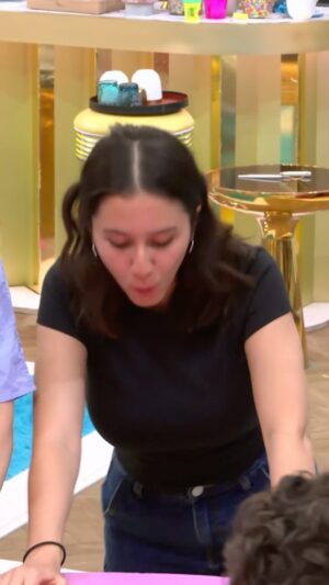 Anaïde Rozam Instagram - P’tit souvenir des cours de chant avec madame Guichard en 5eme B ❤️

LOL toujours dispo sur @primevideofr 
avec les boss @jipac_shakur @redouanebougheraba @alisonwheelr @marinafois @levraimcfly @rafcarlito @franckgastambide  @jeromecommandeur @audreylamy @albanivanov