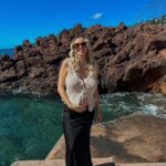 Anaïs Quadratus Instagram - Enceinte mais pas nonne, on retiendra ça 😂 Vous validez ce look ? 🤰🏼 Et si le paradis était un lieu, je dirai qu’il ressemblerait au @miramarbeachhotel 🥹 *collaborationcommerciale theoulesurmer cotedazur pregnantwife pregnantstyle
