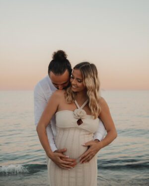 Anaïs Quadratus Instagram - Immortaliser ces moments à 2 et demi 🤍

📸 : @salomethomas.photographie 

#shooting #shootinggrossesse #babymezzaquadra