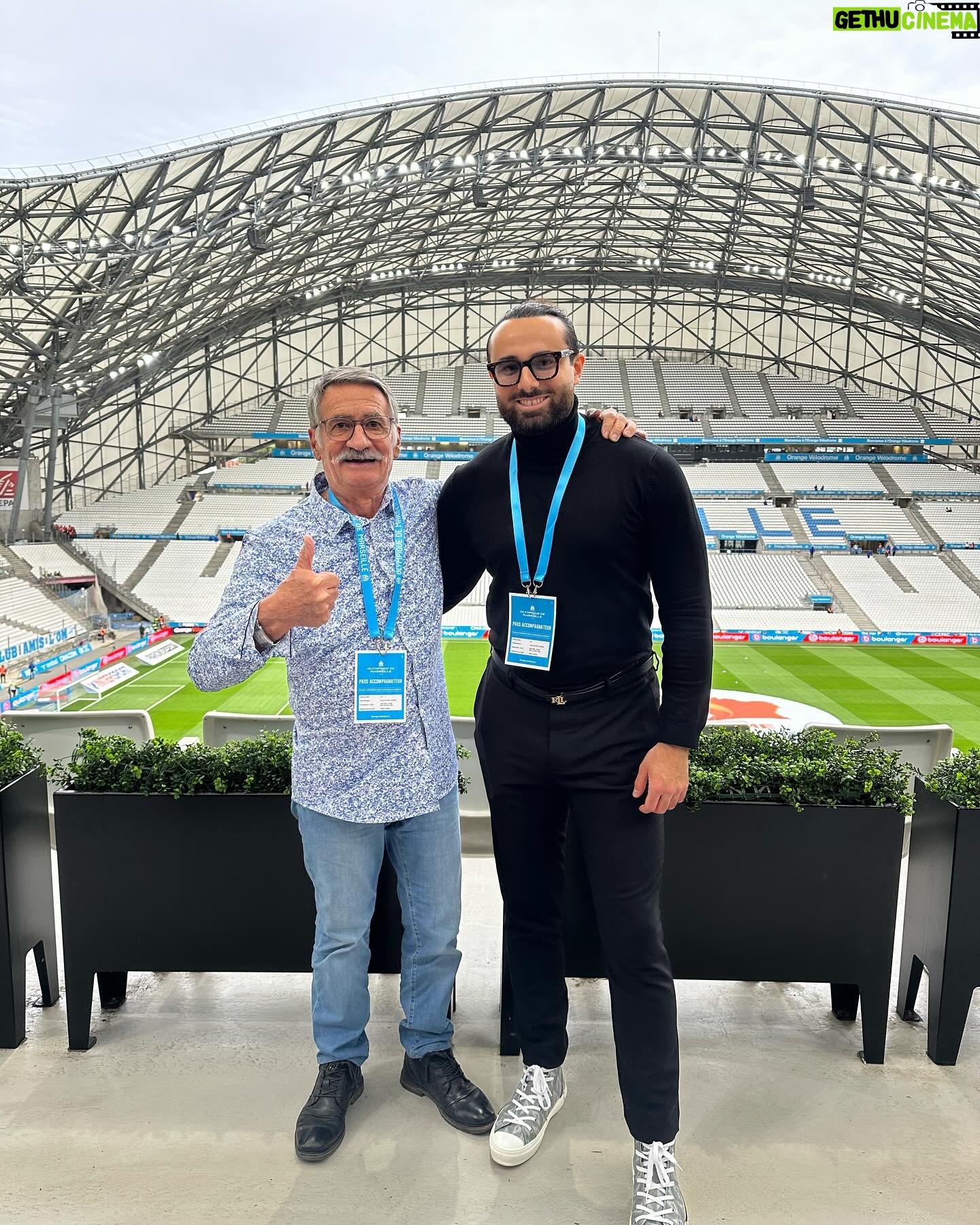Anaïs Quadratus Instagram - *invitation Il faut bien initier notre fils à l’OM, le plus tôt est le mieux selon Thomas 🙄 Merci à @ef_france pour cette expérience magnifique… et qu’ils aient eu des étoiles dans les yeux 🥹 PS : en story je vous partage un concours EF 😉