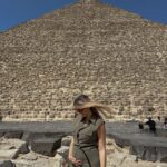 Anaïs Quadratus Instagram – Baby m’a dit qu’il voulait voir les pyramides 🙄
J’ai donc appellé @toutankhaone 🌅

Photo 3: c’est la réalité 😂😂😂

#pyramid #pyramide #egypt *collaborationcommerciale